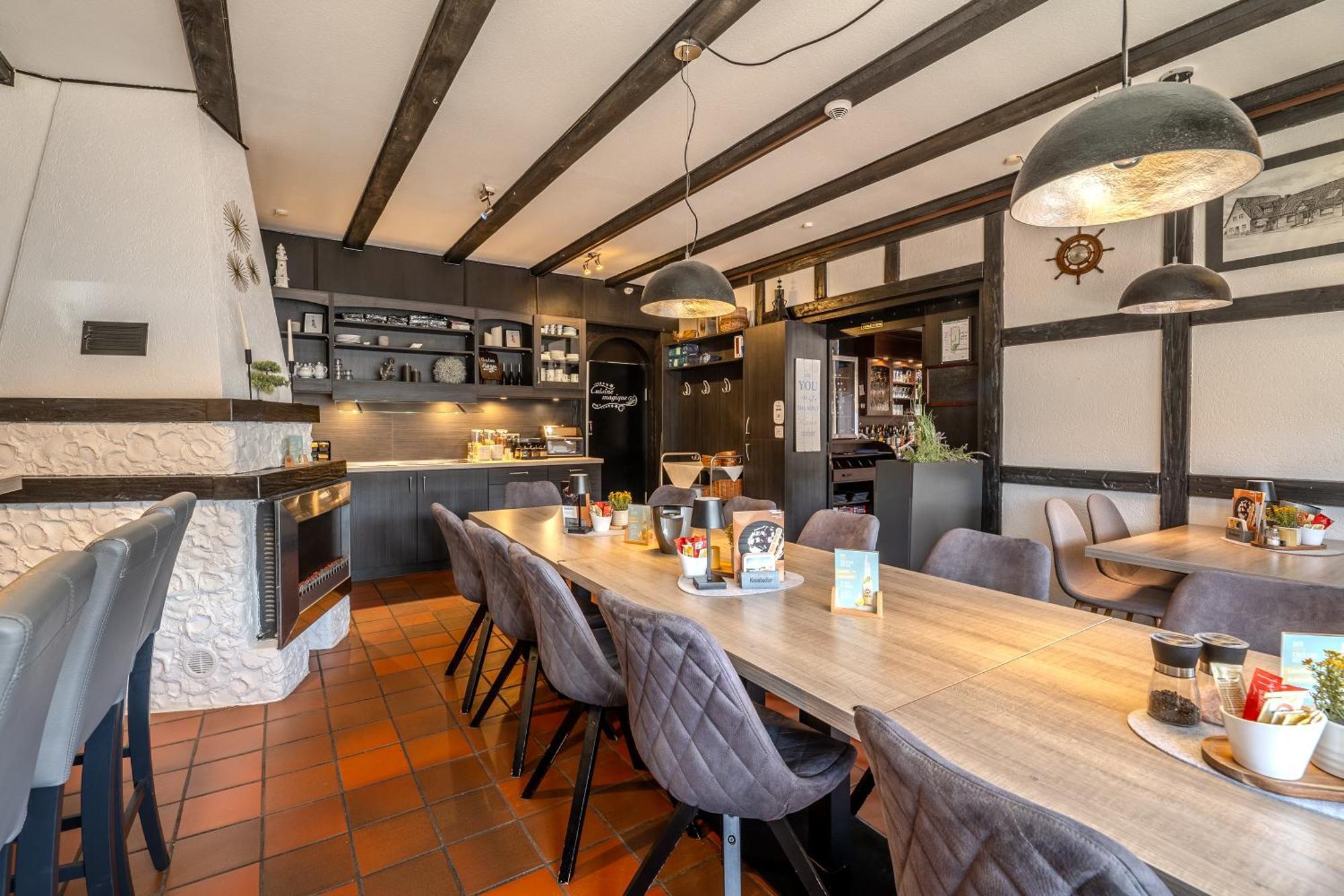 K357 - Hotel & Restaurant "Zur Post" In Otterndorf Bei Cuxhaven エクステリア 写真